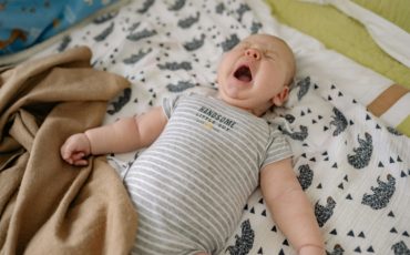 Bebê sem fazer cocô: entenda a constipação em crianças
